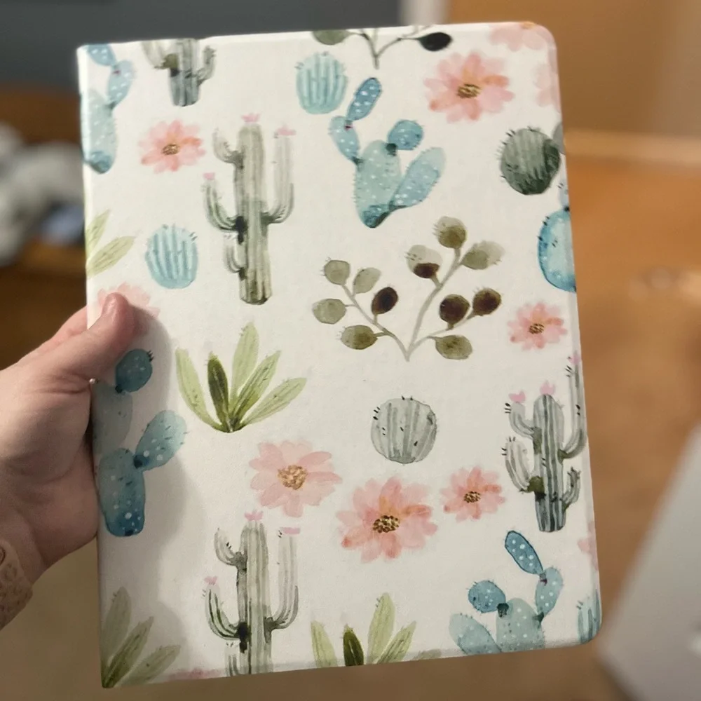 Green and White Folio Tablet Cover with Cat Silhouettes